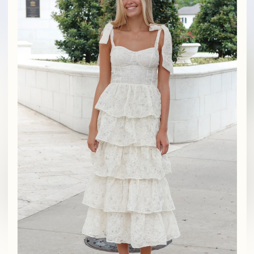 Elegant White Lace Tiered Dress